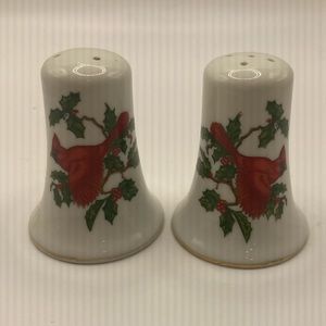 Lefton Cardinal Salt & Pepper Shakers Red
Bird Christmas Winter Holly w Stoppers